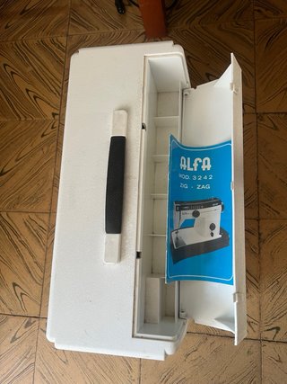 Máquina de coser Alfa antigua