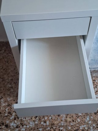 Cajonera metálica blanca