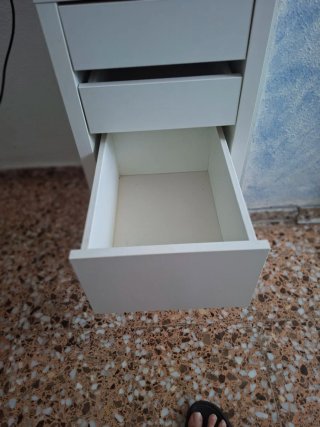 Cajonera metálica blanca