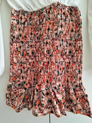 Vestido blanco y estampado floral