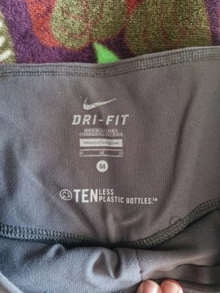 Pantalón deportivo Nike gris