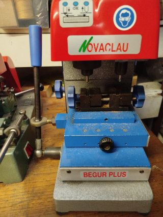 Máquina copiadora de llaves Novaclau Segura