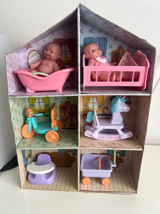 Casa de muñecas con accesorios
