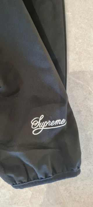 Giacca Nike x Supreme Nera e Bianca
