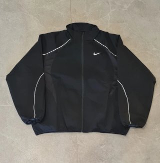 Giacca Nike x Supreme Nera e Bianca