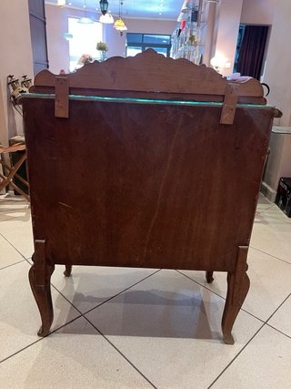 Mesita antigua de madera y cristal