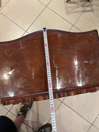 Mesita antigua de madera y cristal