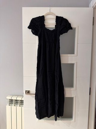 Vestido negro largo manga abullonada