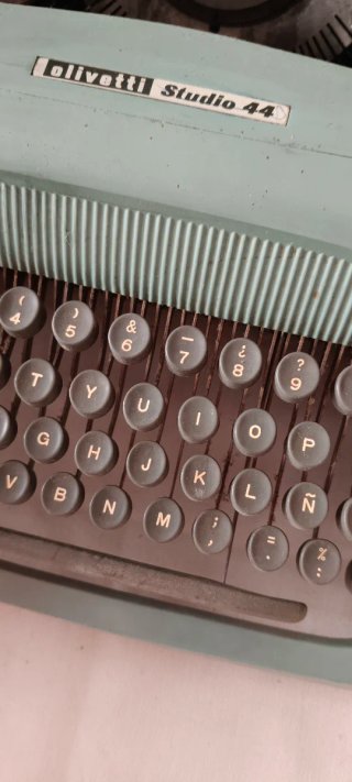 Máquina de escribir Olivetti Studio 44