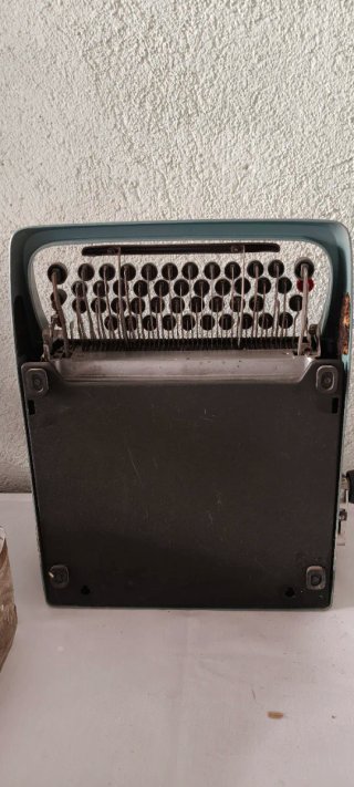 Máquina de escribir Olivetti Studio 44