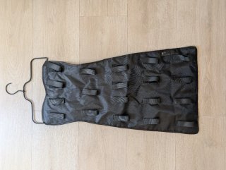 Joyero organizador colgante Umbra negro y dorado