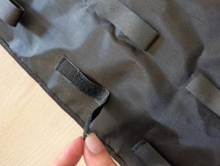 Joyero organizador colgante Umbra negro y dorado