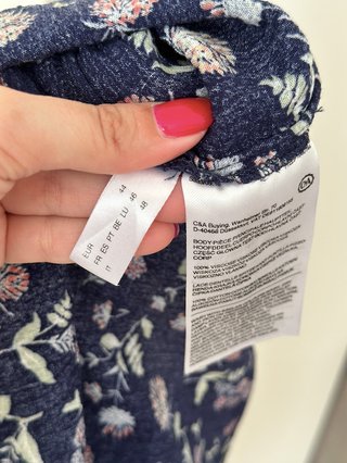 Blusa azul C&A cuello barco floral (talla 44)