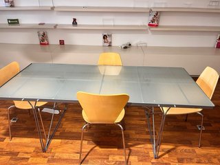 Mobiliario oficina/despacho/showroom