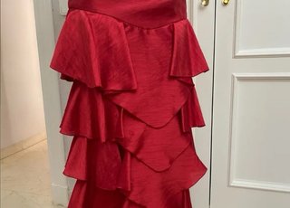 Falda larga roja con volantes