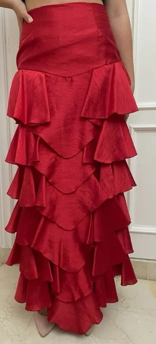 Falda larga roja con volantes