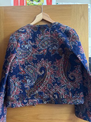 Chaqueta bomber estampada paisley