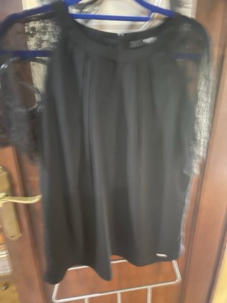 Blusa Guess Negra con Encaje