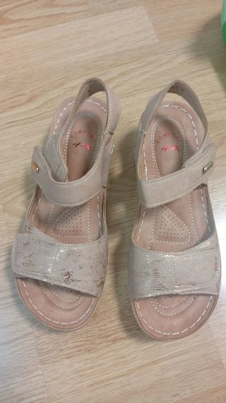 Sandalias Beige y Dorado Talla 35