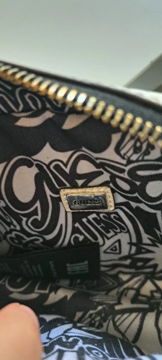 Bandolera Guess Blanca con Cadena Plateada