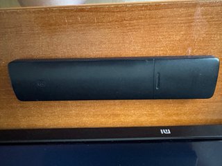 TV Xiaomi A32 con soporte de pared