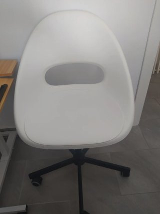 Silla de oficina blanca moderna