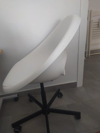 Silla de oficina blanca moderna