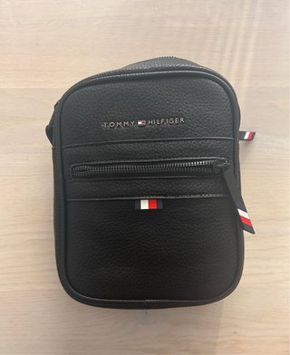 Bandolera Tommy Hilfiger Negra