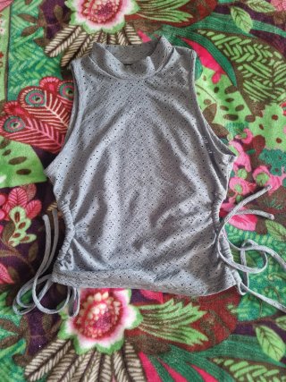 Camiseta gris sin mangas mujer