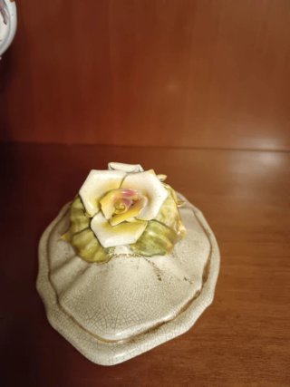 Urna vintage Bassano con flores