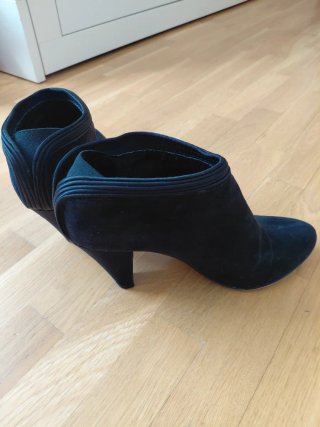 Botines negros tacón