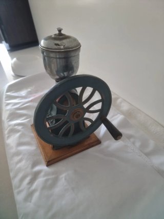 Molonillo café hierro fundido y madera ELMA1920/30
