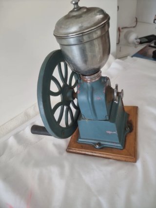 Molonillo café hierro fundido y madera ELMA1920/30