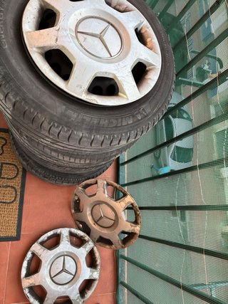 4Llantas Mercedes-Benz en muy buen estado