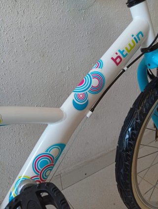 Bicicleta Infantil Btwin Blanca y Rosa 20 pulgadas