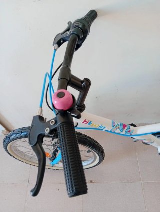Bicicleta Infantil Btwin Blanca y Rosa 20 pulgadas