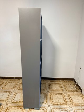 Estantería gris 8 compartimentos con patas