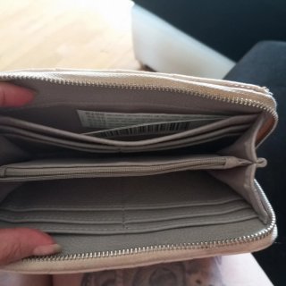 Billetera Stradivarius Beige Acolchada