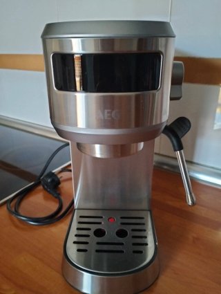 Macchina da caffè espresso automatica AEG EC6-1-6ST