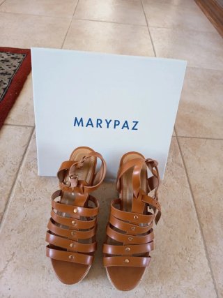 Sandalias de cuña marrones