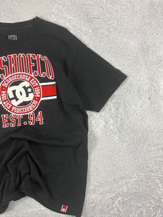 Camiseta DC Shoes Negra Gráfica Talla L