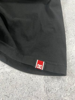 Camiseta DC Shoes Negra Gráfica Talla L