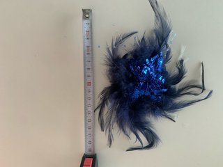 Tocado azul plumas y lentejuelas