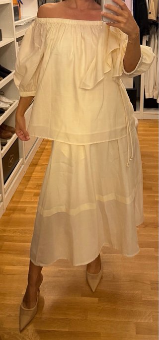 Conjunto top y falda beige/blanco