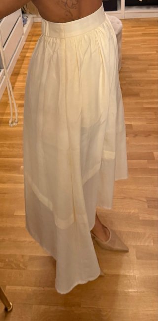 Conjunto top y falda beige/blanco