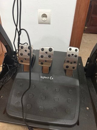 Volante Logitech G923 PS5/PS4 incluyendo soporte