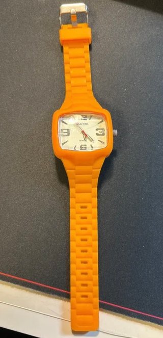 Reloj naranja retro Y2K – estilo vintage