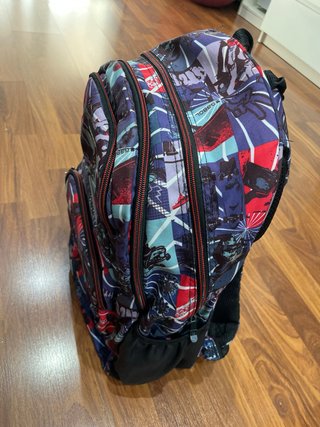Mochila escolar Gabol diseño urbano