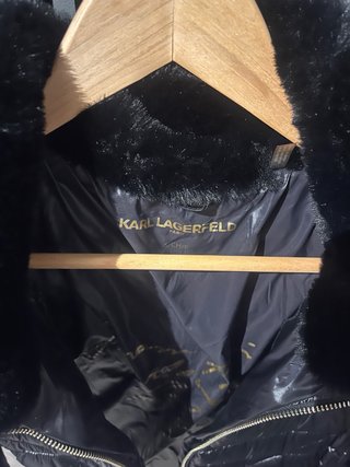 Chaqueta Karl Lagerfeld Negra con Capucha y Pelo