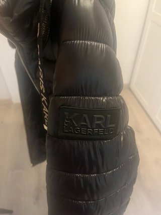 Chaqueta Karl Lagerfeld Negra con Capucha y Pelo